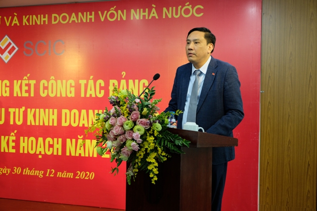 Đồng chí Hoàng Giang - Phó Bí thư Đảng uỷ Khối Doanh nghiệp Trung ương phát biểu tại Hội nghị.
