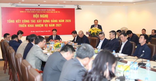 Đồng chí Hoàng Giang, Phó Bí thư Đảng ủy Khối Doanh nghiệp Trung ương phát biểu ý kiến chỉ đạo tại Hội nghị.