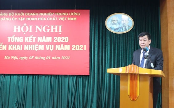 Đồng chí Nguyễn Đức Phong, Phó Bí thư Đảng ủy Khối Doanh nghiệp Trung ương dự và phát biểu tại Hội nghị.