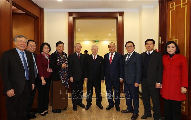 Tổng Bí thư, Chủ tịch nước Nguyễn Phú Trọng và Thủ tướng Nguyễn Xuân Phúc với các đại biểu dự bế mạc Hội nghị.