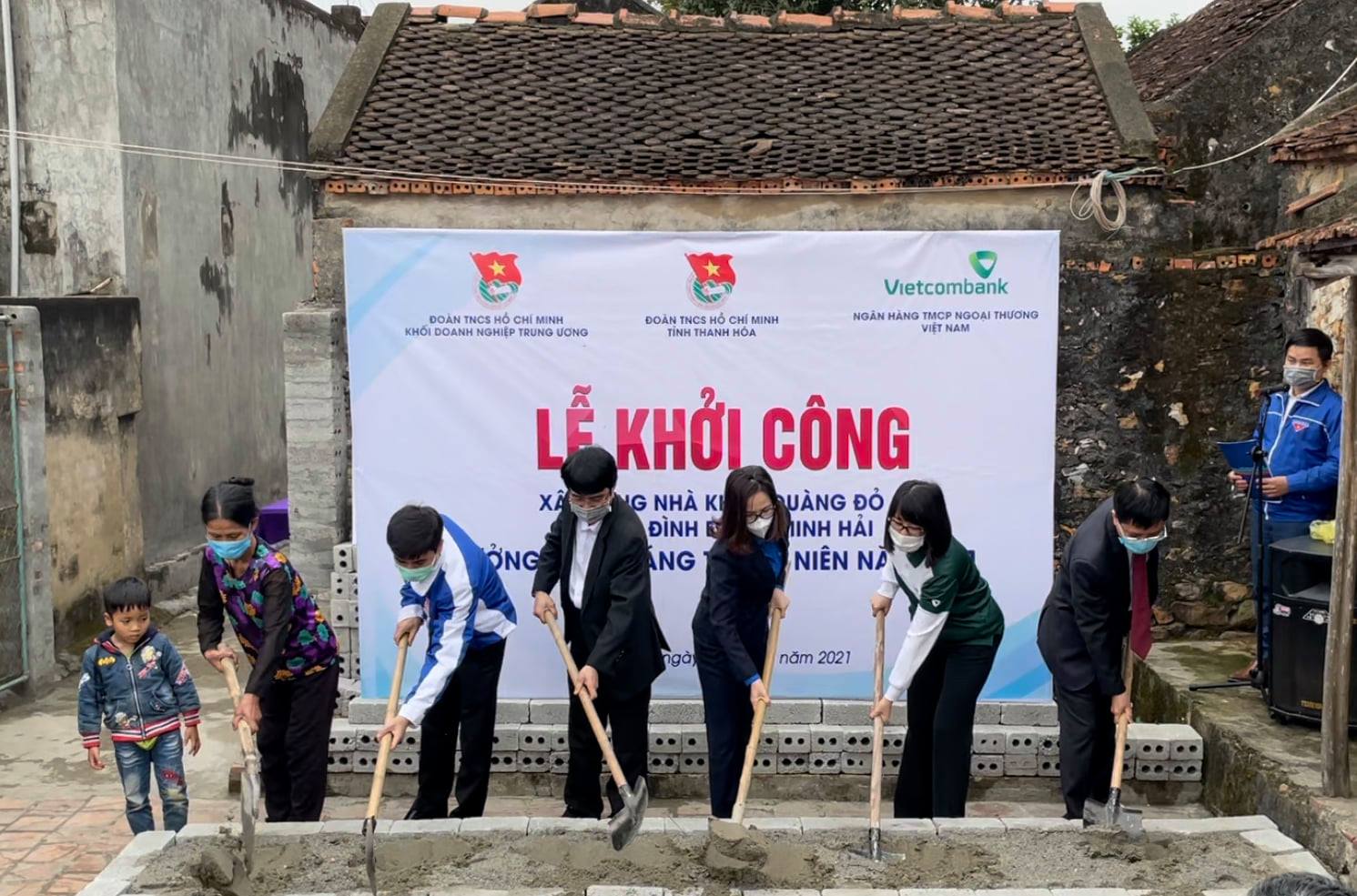 Lễ khởi công xây dựng nhà Khăn quàng đỏ tặng gia đình em Đỗ Minh Hải tại xã Cầu Lộc, huyện Hậu Lộc, tỉnh Thanh Hóa