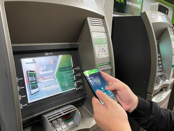 Rút tiền bằng mã QR được đánh giá an toàn và tiện lợi hơn hình thức rút tiền bằng thẻ thông thường.