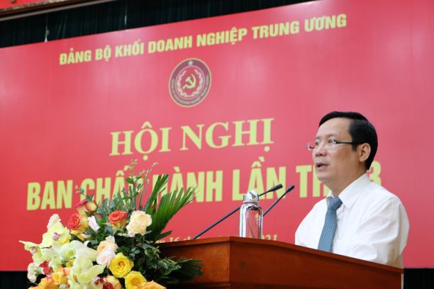 Đồng chí Phạm Tấn Công, Phó Bí thư Thường trực Đảng ủy Khối trình bày báo cáo tóm tắt kết quả công tác quý I/2021 của Đảng bộ Khối.