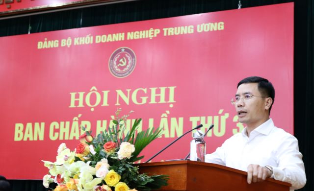 Đồng chí Phạm Đức Ấn, Ủy viên Ban Chấp hành Đảng bộ, Bí thư Đảng ủy, Chủ tịch HĐTV Ngân hàng Nông nghiệp và Phát triển nông thôn Việt Nam phát biểu.