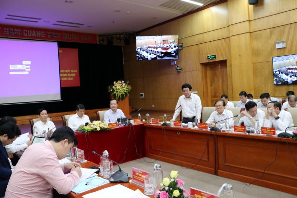 PGS, TS Nguyễn Văn Thạo, Phó Chủ tịch Hội đồng lý luận Trung ương tham luận tại Hội thảo.