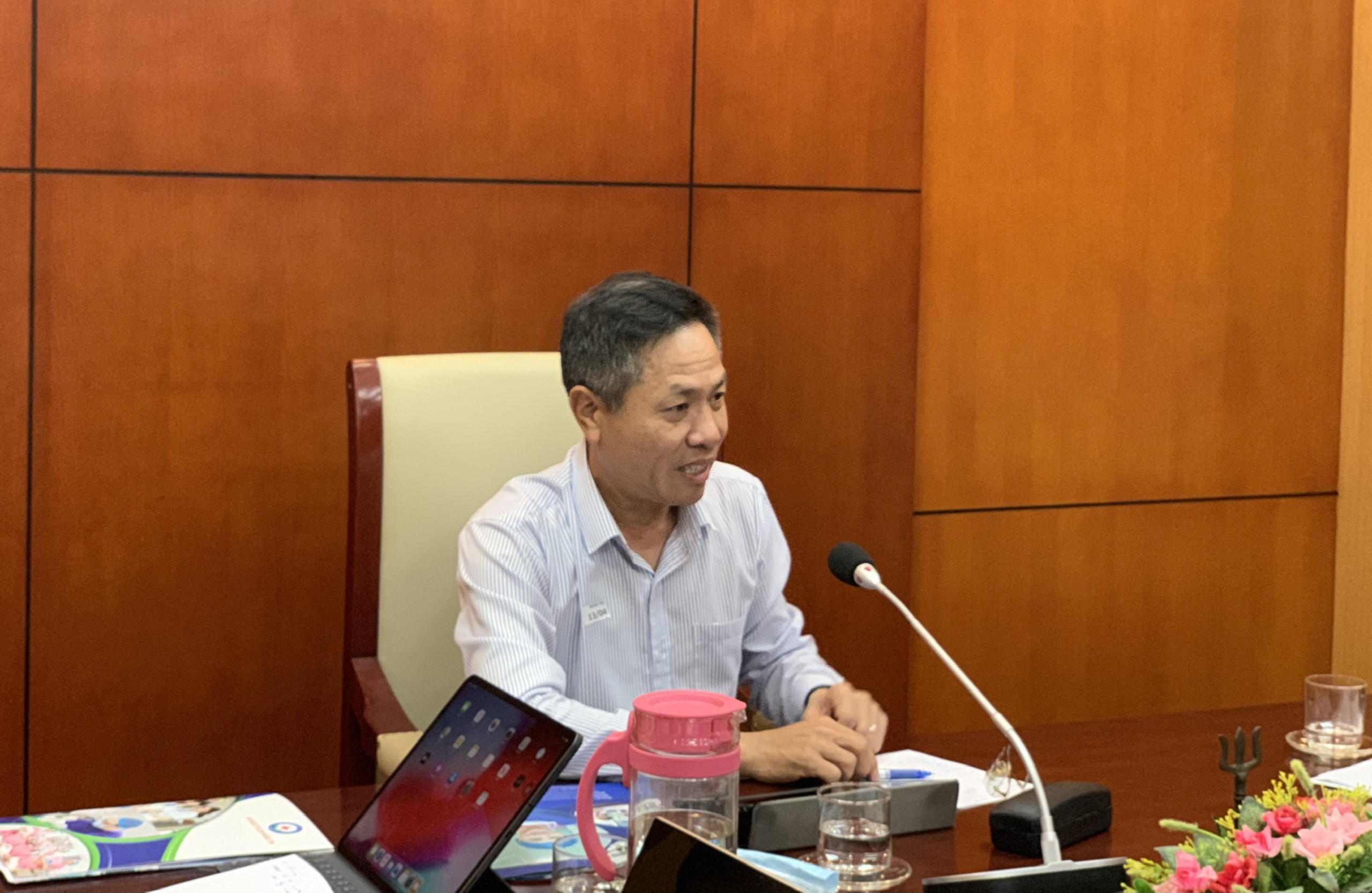 Đồng chí Tô Dũng Thái - Ủy viên Ban thường vụ Đảng ủy, Phó Tổng Giám đốc VNPT ghi nhận những đóng góp tích cực của Bệnh viện Bưu điện.