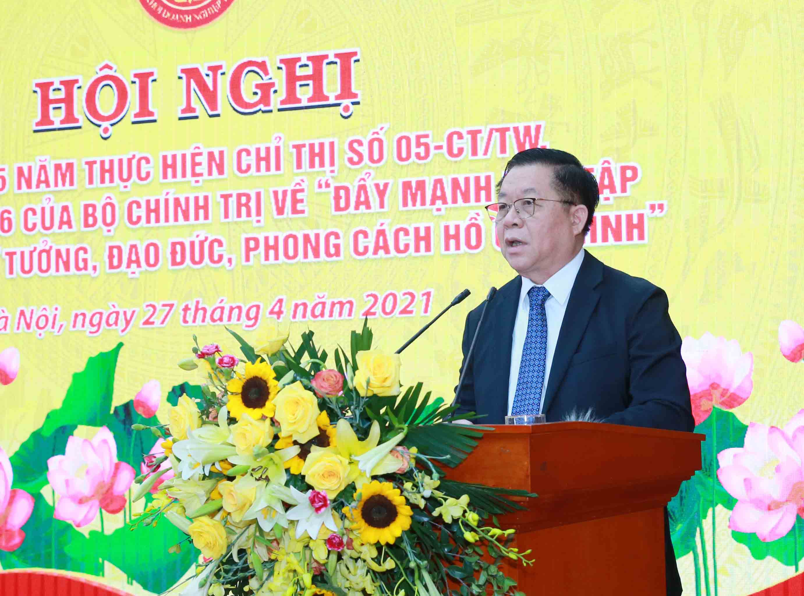 Đồng chí Nguyễn Trọng Nghĩa - Bí thư Trung ương Đảng, Trưởng Ban Tuyên giáo Trung ương phát biểu chỉ đạo.