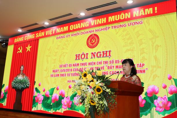 Đồng chí Trần Thị Hoàng Mai, Phó Bí thư Thường trực Đảng ủy Tổng công ty Thuốc lá Việt Nam.