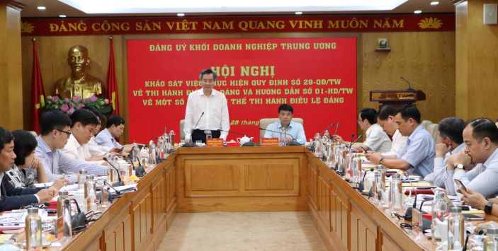 Đồng chí Nguyễn Quang Dương, Ủy viên Ban Chấp hành Trung ương Đảng, Phó Trưởng Ban Tổ chức Trung ương, Trưởng Đoàn Khảo sát phát biểu nội dung làm việc.