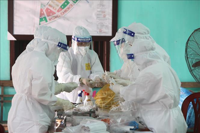 Tăng cường lấy mẫu xét nghiệm sàng lọc ca mắc COVID-19 ở Bắc Giang.