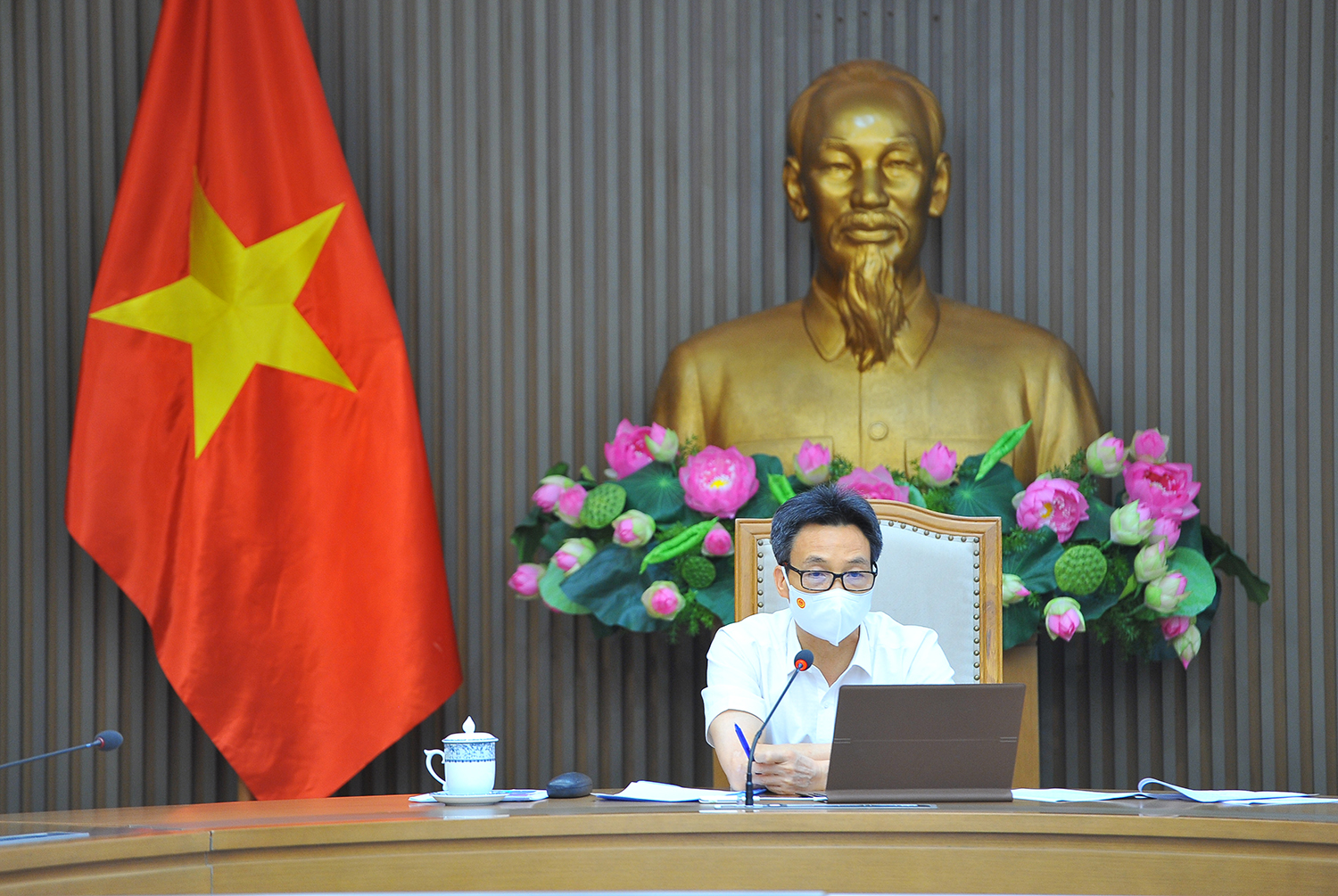 Phó Thủ tướng Vũ Đức Đam yêu cầu tỉnh Bắc Ninh làm rõ nguyên nhân tình trạng đó đây trong khu cách ly, phong toả không thực hiện nghiêm các quy định giãn cách xã hội. 