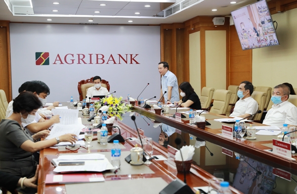 đồng chí Hồ Xuân Trường - Trưởng ban Tổ chức Đảng ủy Khối ghi nhận, đánh giá cao những kết quả mà Đảng bộ Agribank đã đạt được trong thực hiện Nghị quyết Trung ương 4 (khoá XII).