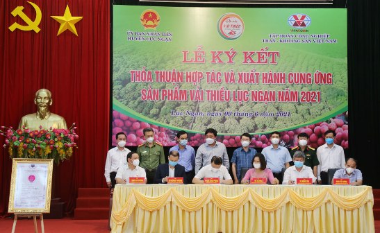 Lễ ký kết thoả thuận hợp tác giữa TKV và tỉnh Bắc Giang.