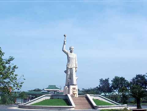Đài tưởng niệm đồng chí Võ Văn Tần tại Đức Hòa, Long An.