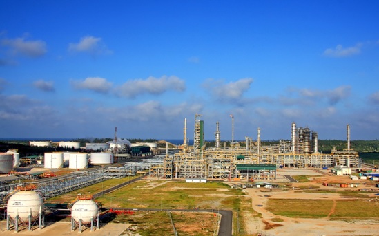 Đầu tư cho vay dự án Nhà máy Lọc dầu Dung Quất.