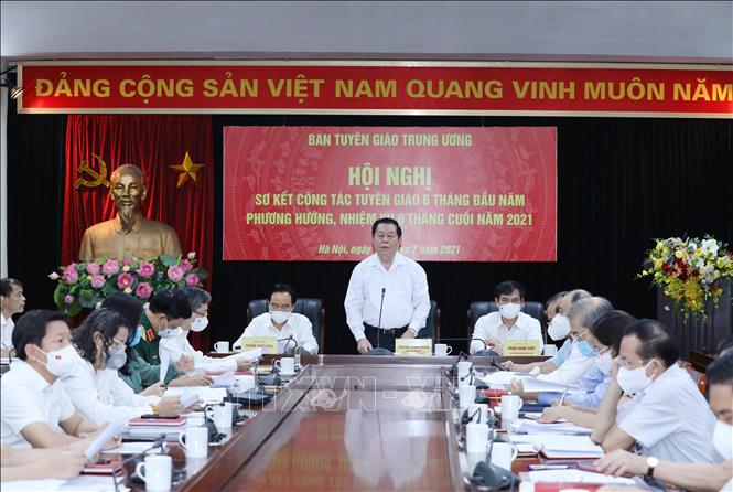 Đồng chí Nguyễn Trọng Nghĩa, Bí thư Trung ương Đảng, Trưởng Ban Tuyên giáo Trung ươngTrung ương chủ trì Hội nghị. 