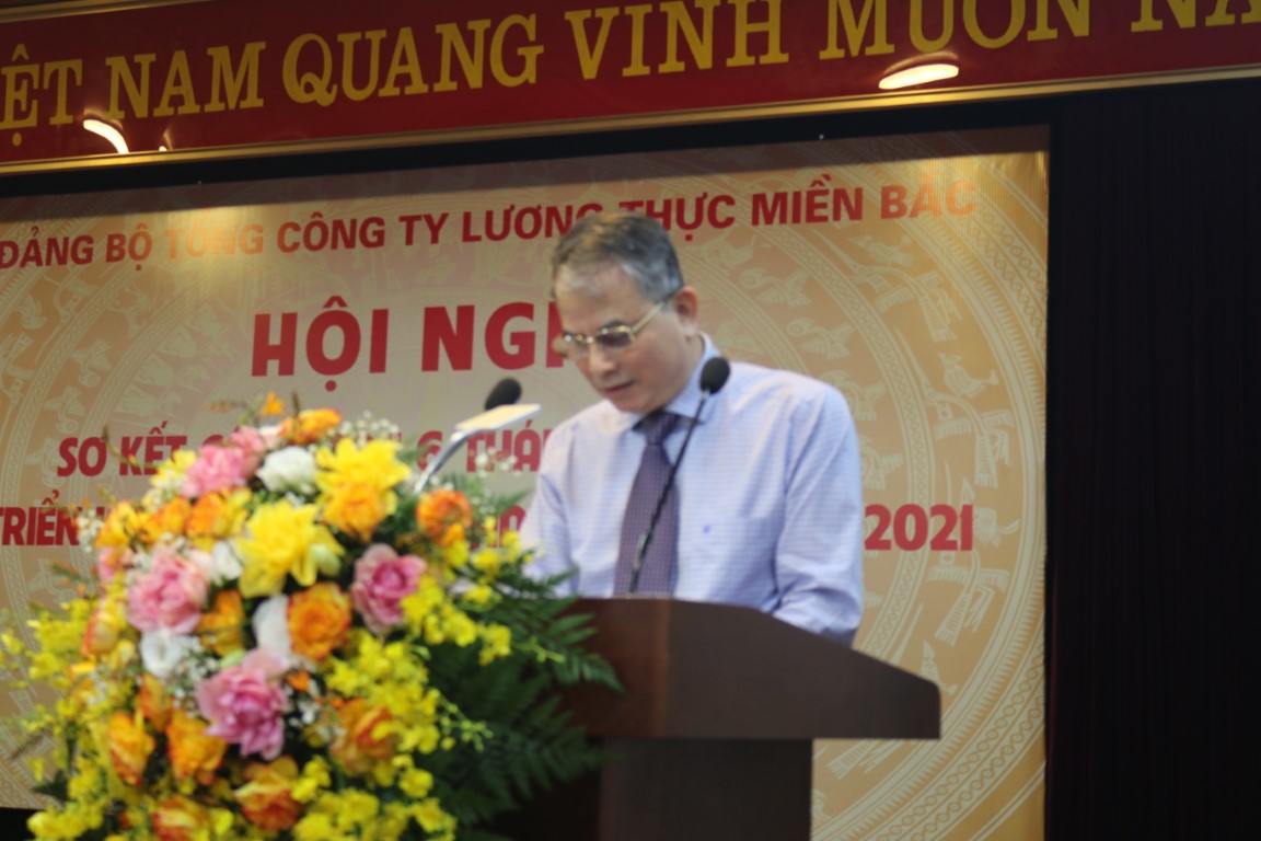 : Đ/c Phan Xuân Quế, Phó Bí thư Đảng ủy, Tổng Giám đốc Tổng công ty báo cáo sơ kết công tác 6 tháng đầu năm, triển khai phương hướng nhiệm vụ 6 tháng cuối năm 2021.