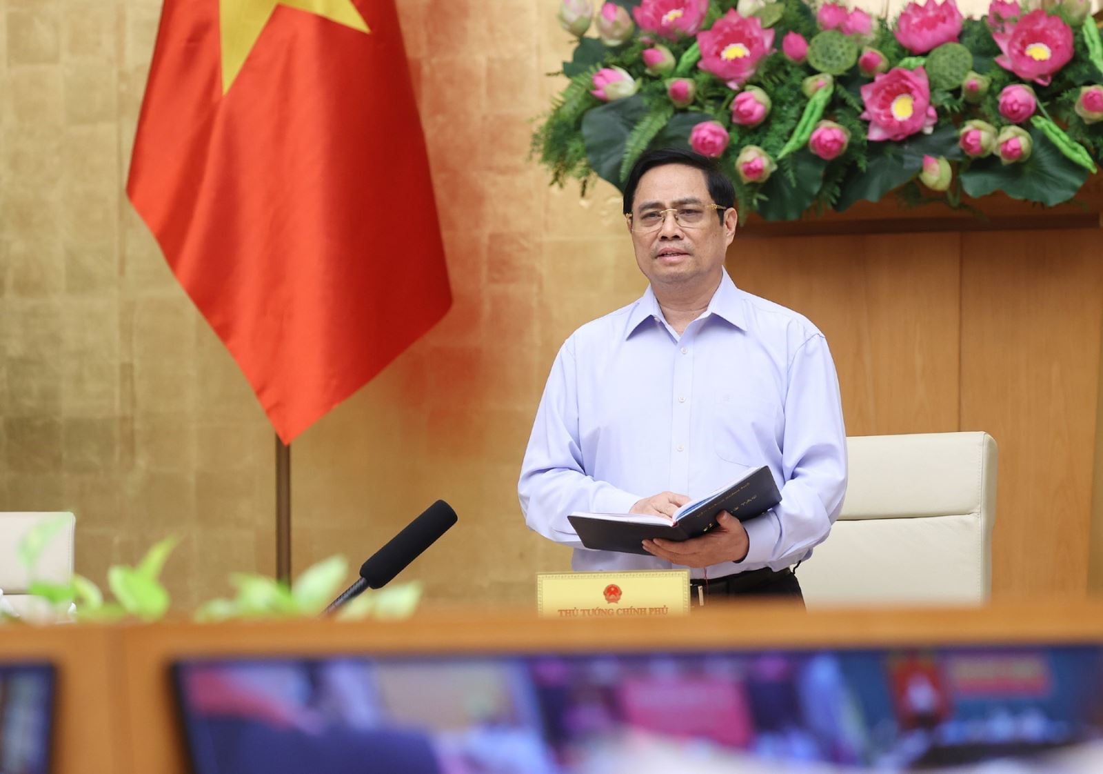 Thủ tướng Chính phủ Phạm Minh Chính yêu các Bộ ngành, địa phương tăng cường thực hiện các biện pháp phòng, chống dịch COVID-19. 