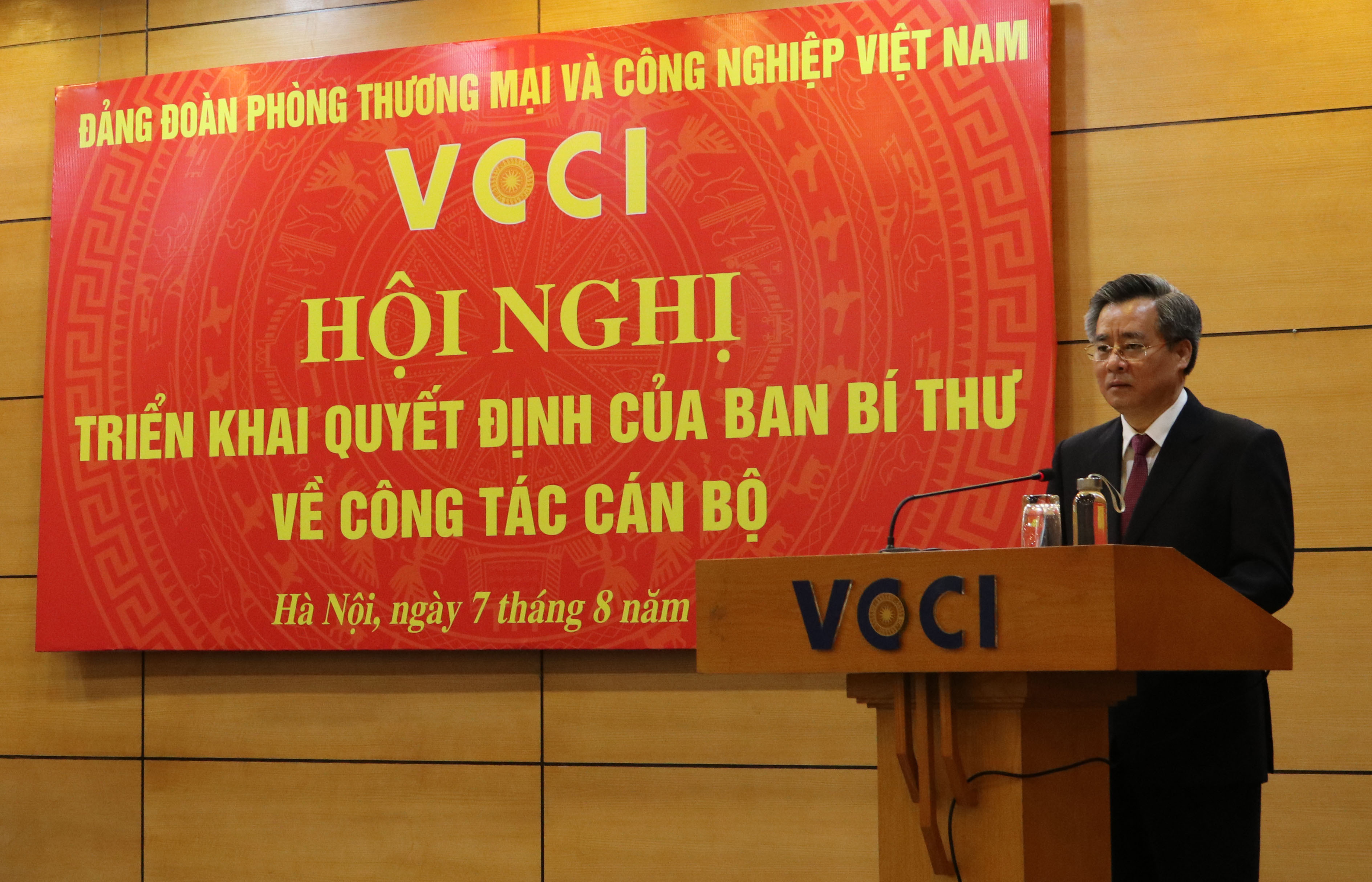 Đồng chí Nguyễn Quang Dương - Uỷ viên Trung ương Đảng, Phó Trưởng Ban Tổ chức Trung ương phát biểu tại Hội nghị.