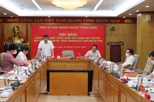 Đồng chí Nguyễn Đức Phong, Phó Bí thư Đảng ủy Khối Doanh nghiệp Trung ương dự và phát biểu tại Hội nghị.