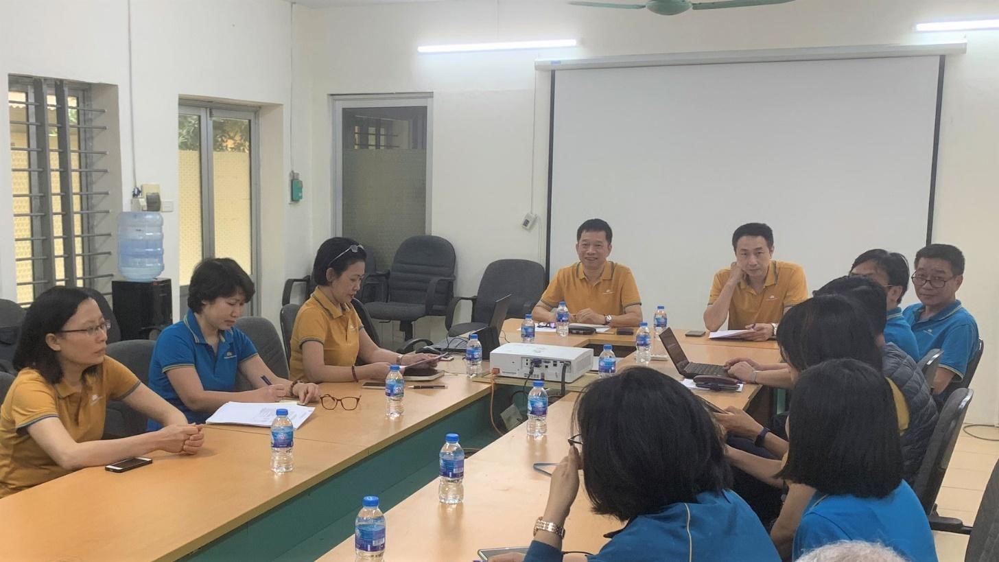 Đồng chí Bí thư Chi bộ Nguyễn Bội Hồng Minh chủ trì cuộc họp trao đổi các vấn đề đổi mới hoạt động KHCN.