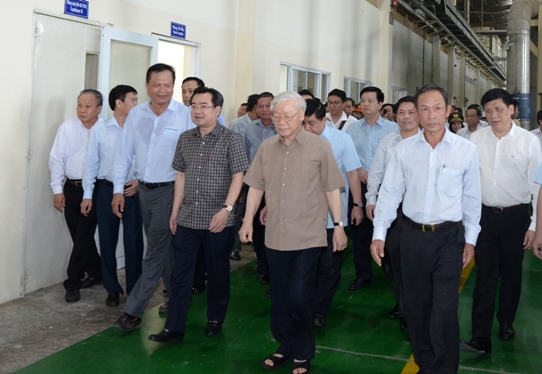 Tổng Bí thư, Chủ tịch nước Nguyễn Phú Trọng thăm và làm việc tại Công ty CP Gỗ MDF - Kiên Giang thuộc Tập đoàn Công nghiệp Cao su Việt Nam (tháng 4/2019).