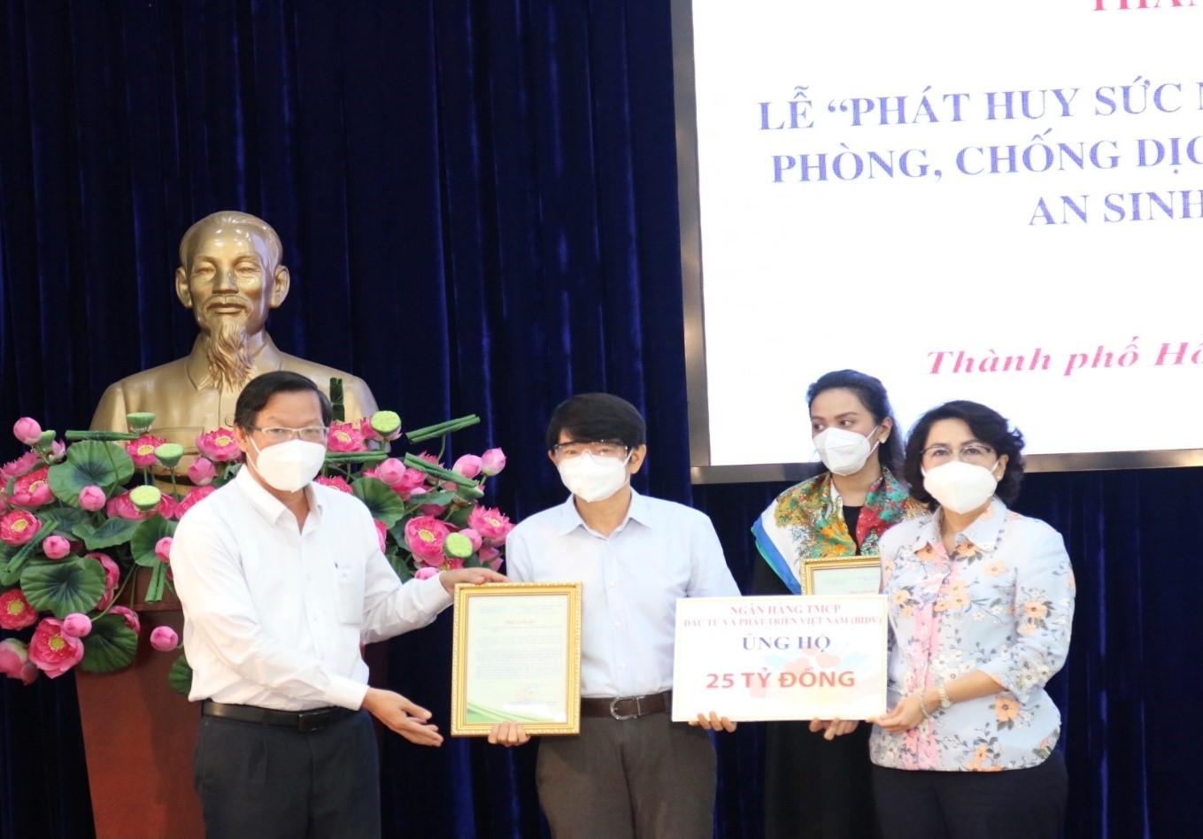 Ngân hàng TMCP Đầu tư và Phát triển Việt Nam ủng hộ Thành phố Hồ Chí Minh phòng chống Covid-19 trị giá  25 tỷ đồng tại Lễ ra mắt Trung tâm An sinh xã hội Thành phố Hồ Chí Minh.