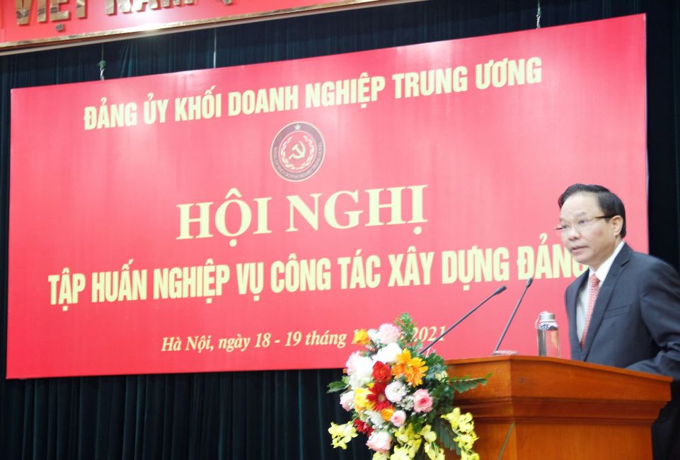 Đồng chí Lê Văn Châu, Phó Bí thư Đảng ủy Khối phát biểu khai mạc Hội nghị.