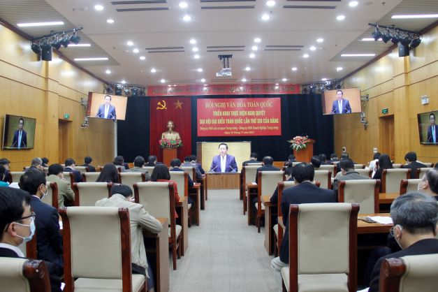 Bí thư Trung ương Đảng, Trưởng ban Tuyên giáo Trung ương Nguyễn Trọng Nghĩa trình bày báo cáo tại Hội nghị.