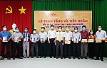 Bưu điện Việt Nam trao tặng 10.000 máy tính bảng cho học sinh tỉnh Kiên Giang