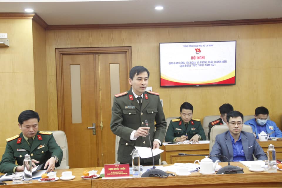 Đồng chí Thiếu tá Bạch Quốc Tuyên, Uỷ viên BCH Trung ương Đoàn, Phó Bí thư Đoàn Thanh niên Bộ Công an phát biểu tại Hội nghị