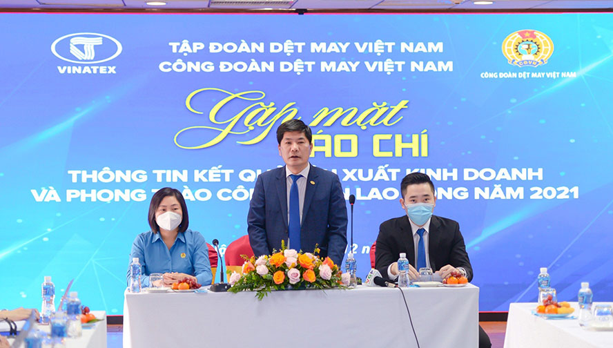Tổng giám đốc Tập đoàn Dệt may Việt Nam Cao Hữu Hiếu thông tin về kết quả ngành dệt may và tập đoàn năm 2021.