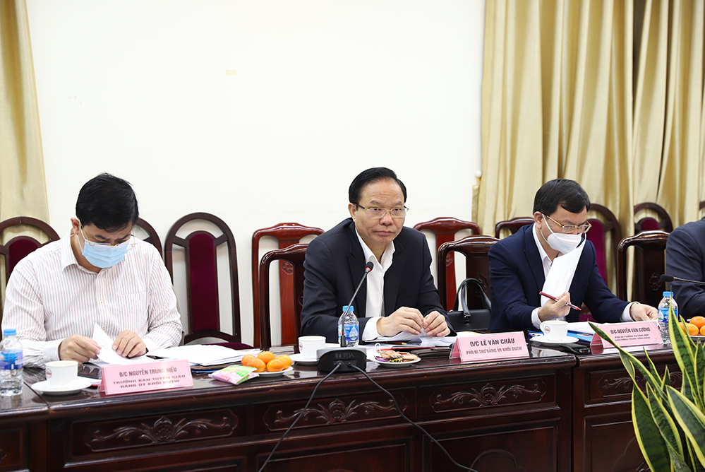 Đồng chí Lê Văn Châu - Phó Bí thư Đảng uỷ Khối Doanh nghiệp Trung ương phát biểu tại buổi làm việc.