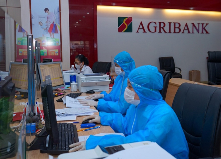 Agribank duy trì hoạt động thông suốt phục vụ khách hàng trong mùa dịch.