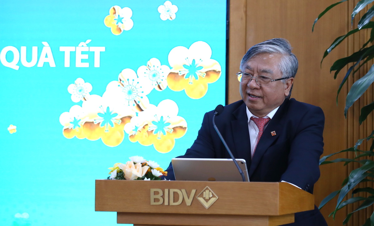Trần Xuân Hoàng, Chủ tịch Công đoàn BIDV cho biết, bên cạnh việc tặng quà Tết cho đồng bào nghèo như thông lệ, năm nay BIDV dành sự quan tâm lớn tới những người bị ảnh hưởng bởi dịch COVID-19.