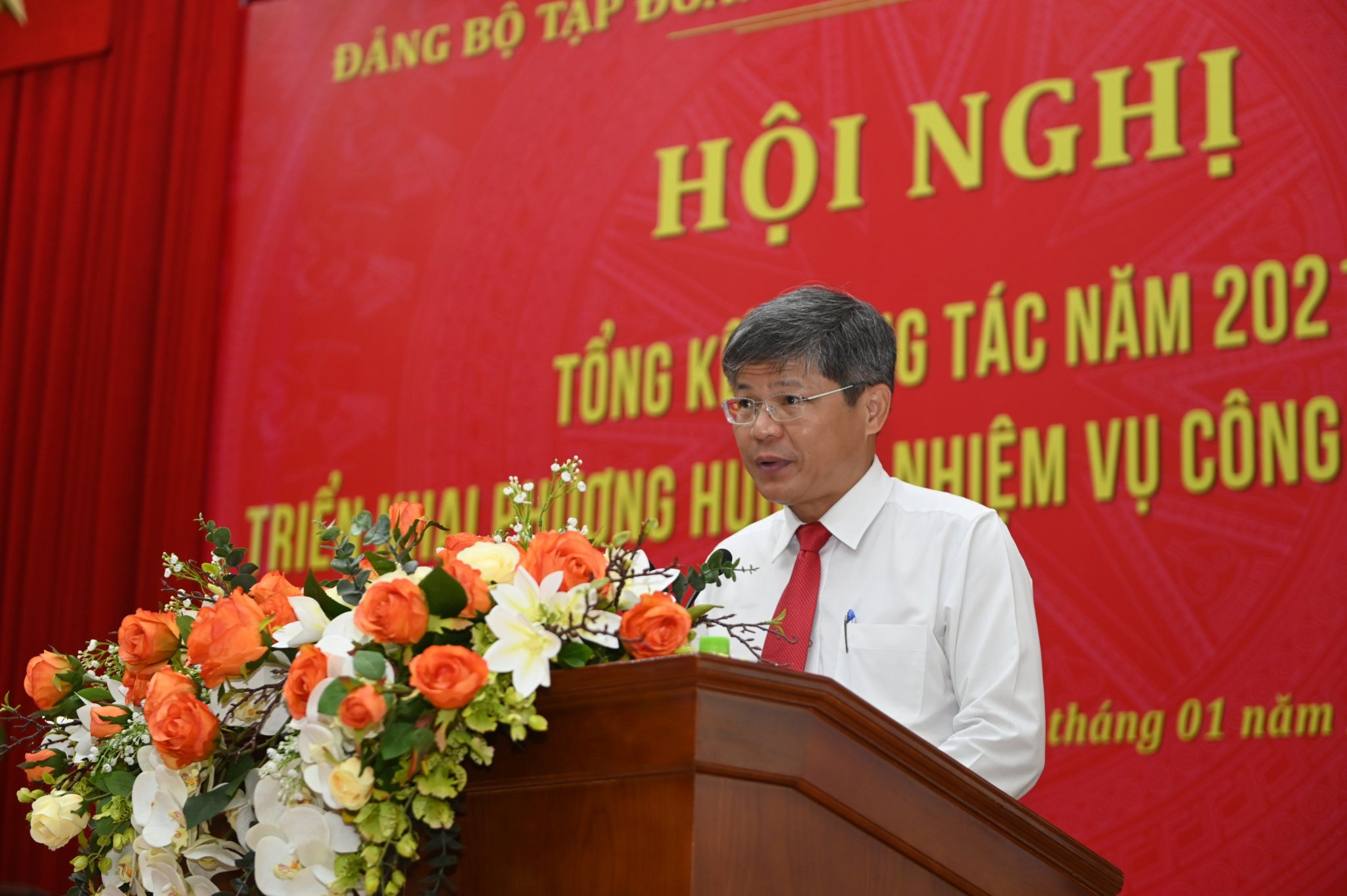 Đồng chí Trần Công Kha – Bí thư Đảng ủy Tập đoàn CN Cao su Việt Nam-CTCP phát biểu tại Hội nghị.