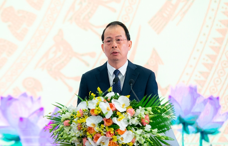 Tổng Giám đốc Tập đoàn Công nghiệp Than – Khoáng sản Việt Nam Đặng Thanh Hải báo cáo tại hội nghị.