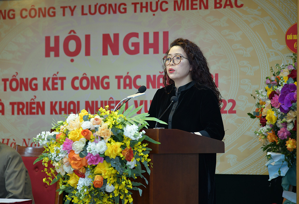 Đ/c Bùi Thị Thanh Tâm,Bí thư Đảng ủy, Chủ tịch HĐTV Tổng công ty phát biểu tại hội nghị.