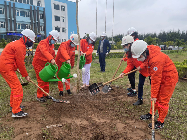 CBCNV Công ty Nhiệt điện Thái Bình đã tham gia Lễ phát động Tết trồng cây.