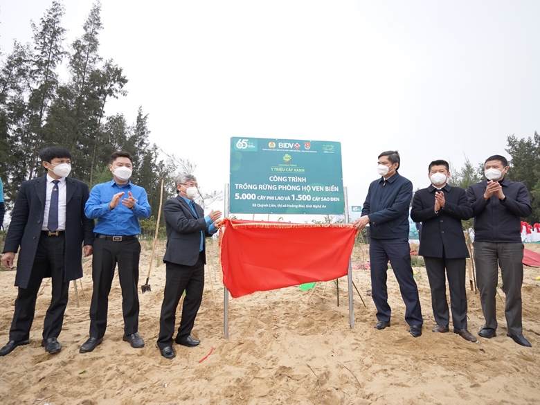 Với số lượng lớn cây chắn sóng, phòng hộ ven biển mà BIDV đóng góp đã mang lại ý nghĩa rất lớn đối với người dân tỉnh Nghệ An.
