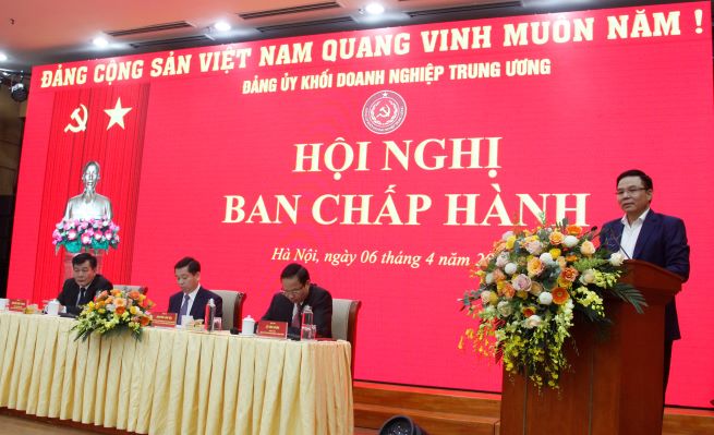 Đồng chí Lê Mạnh Hùng, Ủy viên BCH Đảng bộ Khối, Phó Bí thư Đảng ủy, Thành viên HĐTV, Tổng Giám đốc Tập đoàn Dầu khí Quốc gia Việt Nam.