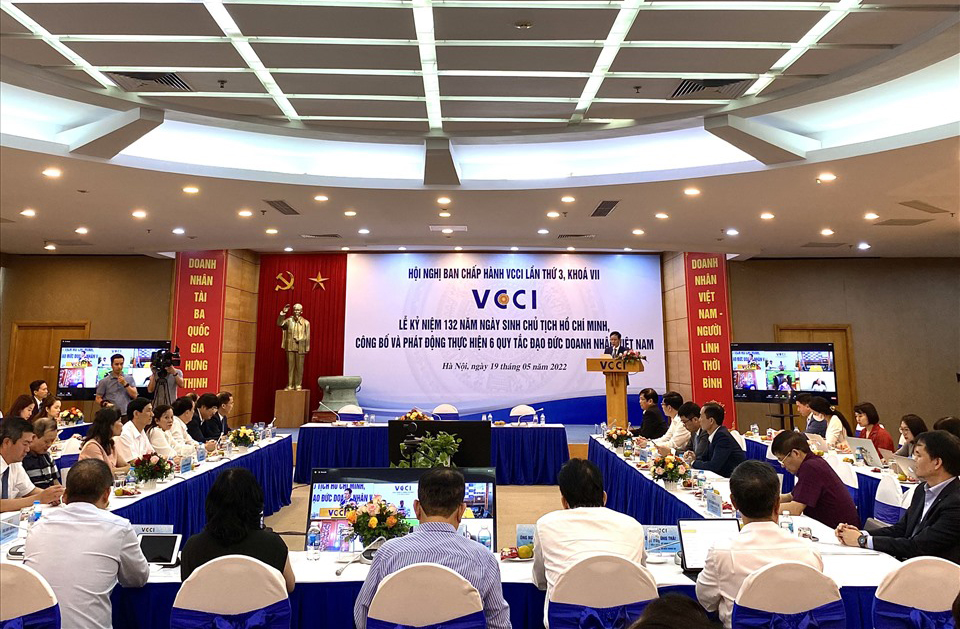 Nhân kỷ niệm 132 năm ngày sinh Chủ tịch Hồ Chí Minh, Ban chấp hành VCCI đã công bố và phát động thực hiện Quy tắc đạo đức doanh nhân Việt Nam.