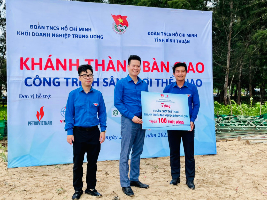 Đoàn Tập đoàn Dầu khí Quốc gia Việt Nam trao biển An sinh xã hội cho Tỉnh đoàn Bình Thuận