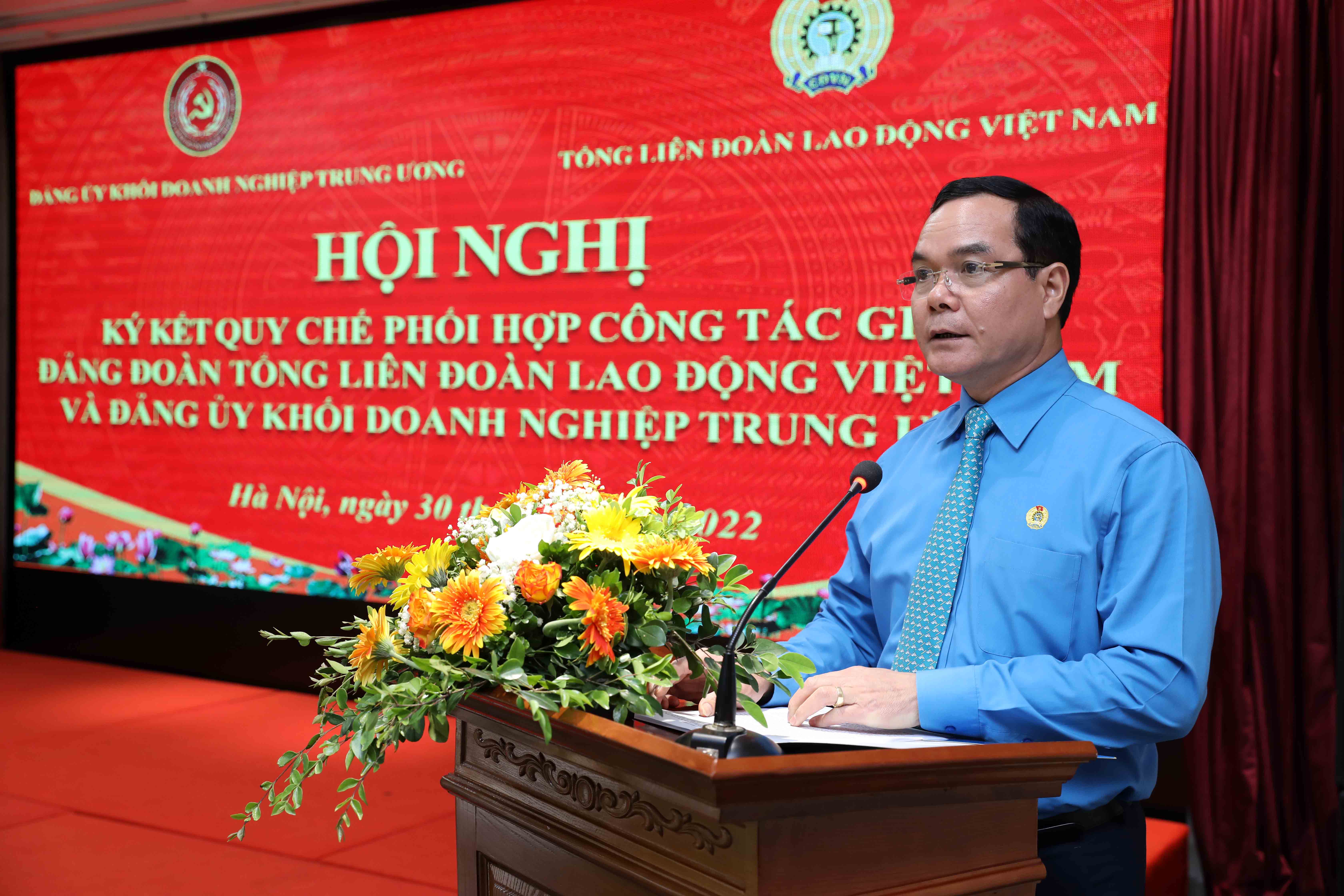 Bí thư Đảng đoàn, Chủ tịch Tổng Liên đoàn Lao động Việt Nam Nguyễn Đình Khang phát biểu tại Hội nghị.