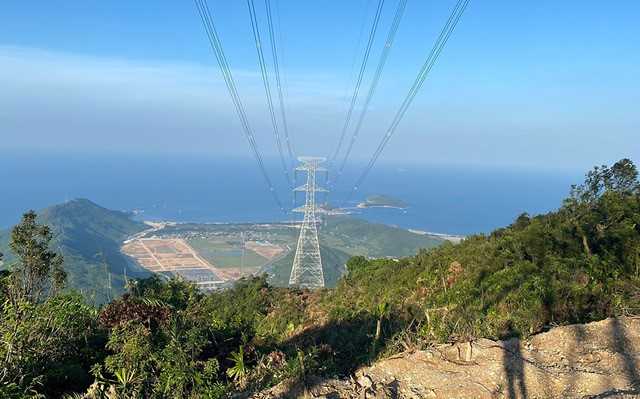 Đường dây 500 kV Quảng Trạch-Dốc Sỏi đoạn qua địa phận tỉnh Quảng Bình.
