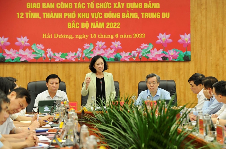 Ủy viên Bộ Chính trị, Bí thư Trung ương Đảng, Trưởng ban Tổ chức Trung ương Trương Thị Mai phát biểu tại hội nghị.