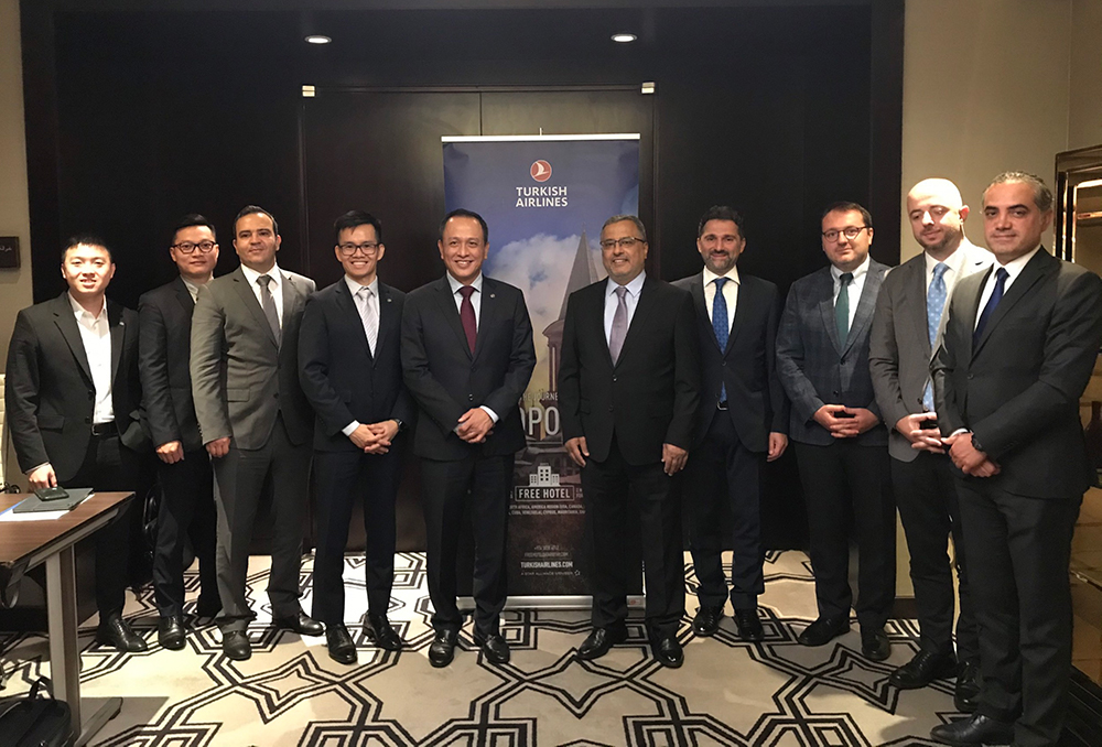 TGĐ Lê Hồng Hà và Trưởng ban KHPT Nguyễn Quang Trung gặp gỡ lãnh đạo Hãng hàng không Turkish Airlines. 