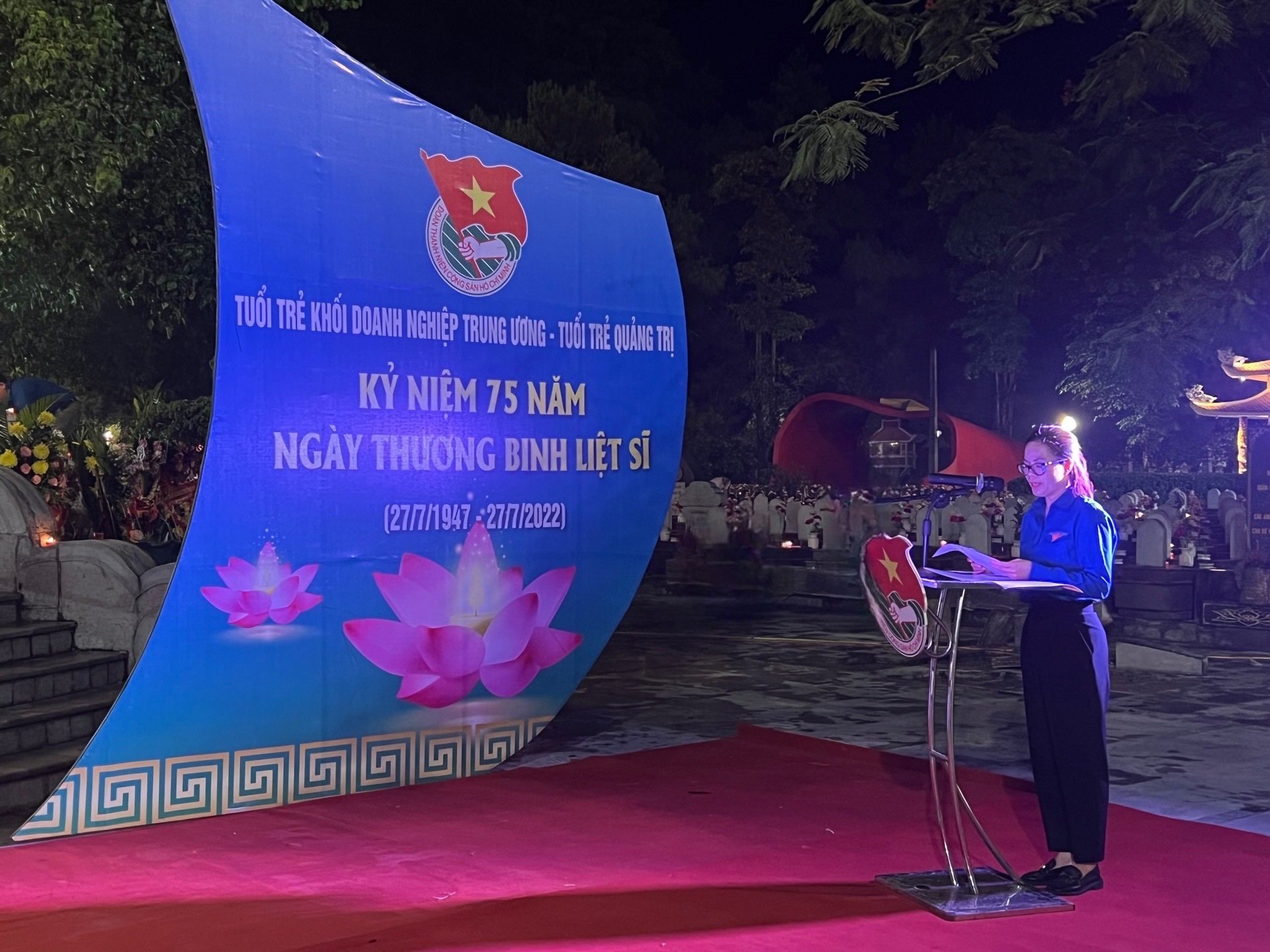 Đồng chí Hoàng Thị Minh Thu - Uỷ viên BTV Trung ương Đoàn, Uỷ viên BCH Đảng bộ Khối, Bí thư Đoàn Khối DNTW phát biểu tại buổi lễ