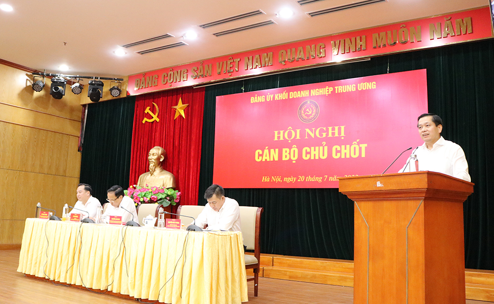 Đồng chí Nguyễn Long Hải, Ủy viên dự khuyết Trung ương Đảng, Bí thư Đảng ủy Khối phát biểu tiếp thu và triển khai các nhiệm vụ 6 tháng cuối năm. 