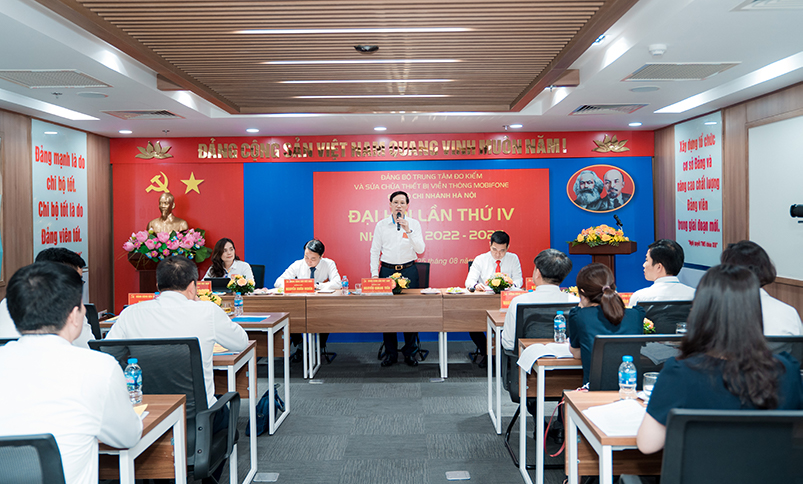 đồng chí Nguyễn Quang Tiến - Phó Bí thư Thường trực Đảng ủy MobiFone đã chủ trì hội nghị trực tuyến với đại diện 185 chi bộ trực thuộc trong toàn Đảng bộ MobiFone để rút kinh nghiệm công tác tổ chức Đại hội